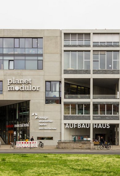 Das Aufbauhaus in Kreuzberg ist der Sitz der Berlin School of Design and Communication, ehemals design akademie berlin.