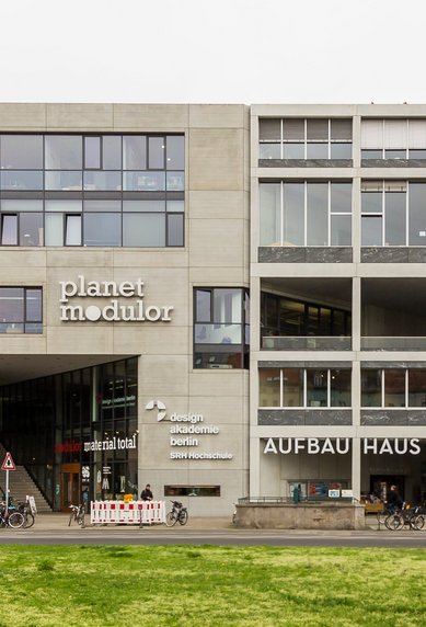 Das Aufbauhaus in Kreuzberg ist der Sitz der Berlin School of Design and Communication, ehemals design akademie berlin.